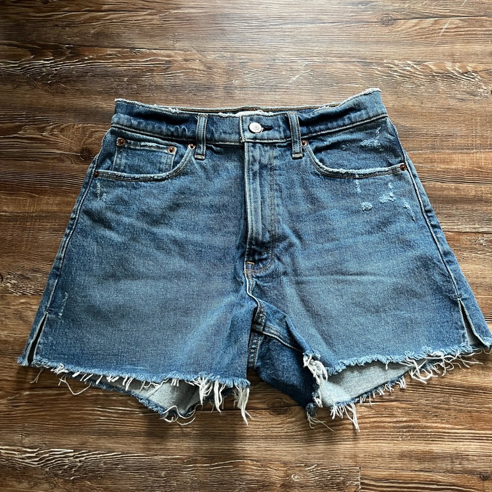 Abercrombie & Fitch Curve Love High Rise Jean Short - The 4” Mom Short